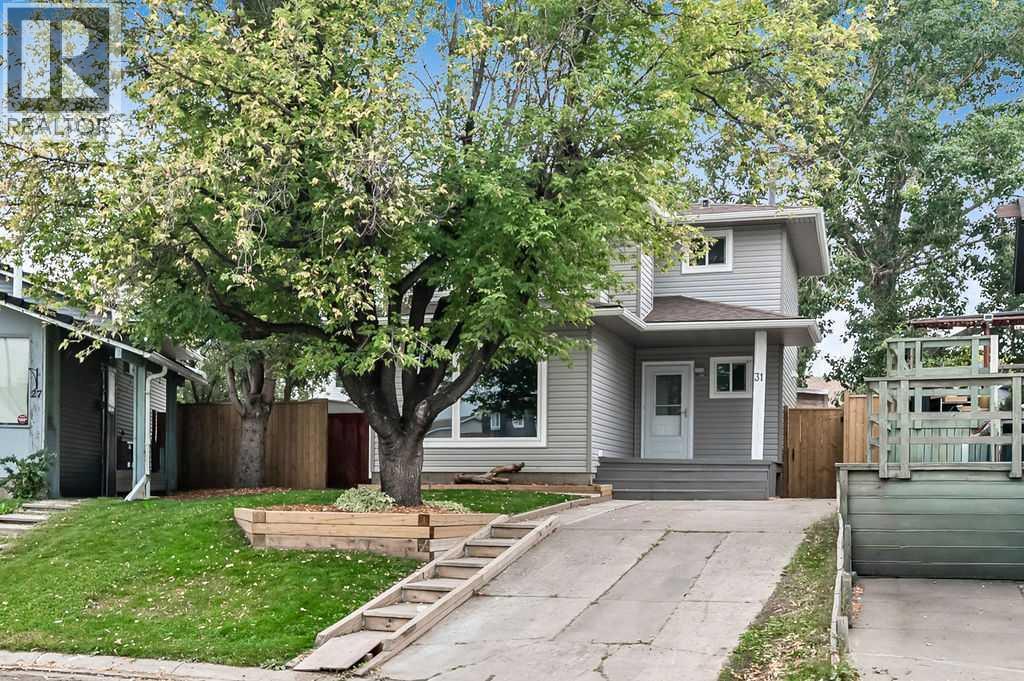31 Castlebrook Road Ne, Calgary, Alberta  T3J 1R3 - Photo 2 - A2254317