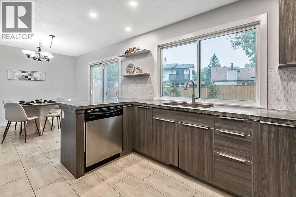 31 Castlebrook Road Ne, Calgary, Alberta  T3J 1R3 - Photo 9 - A2254317