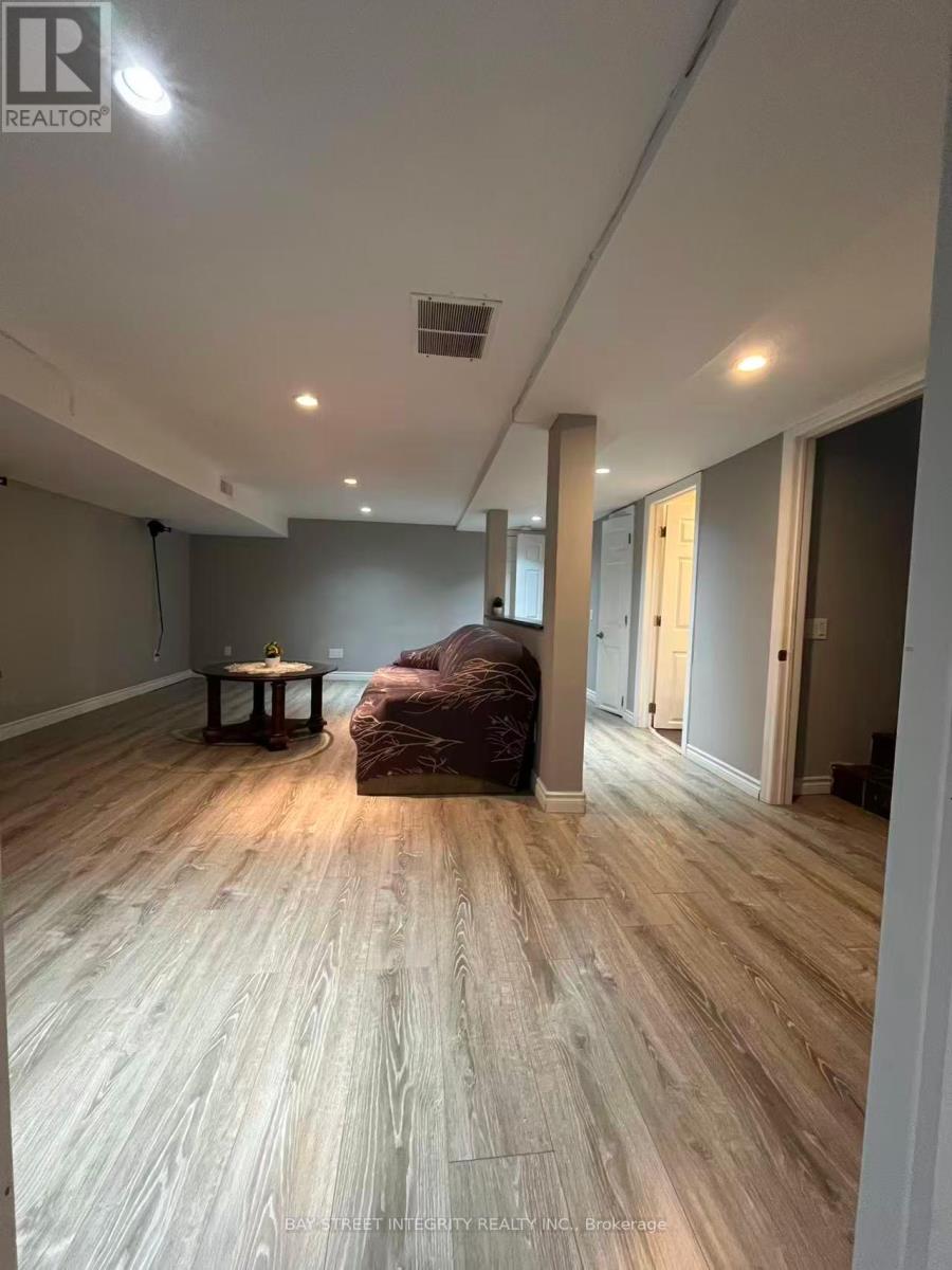 57 Howard Road, Newmarket, Ontario  L3Y 3G6 - Photo 4 - N12459410