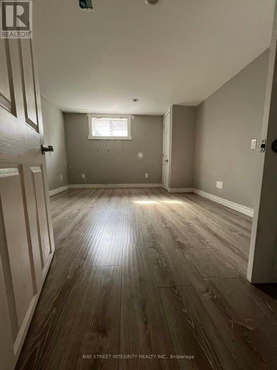 57 Howard Road, Newmarket, Ontario  L3Y 3G6 - Photo 6 - N12459410