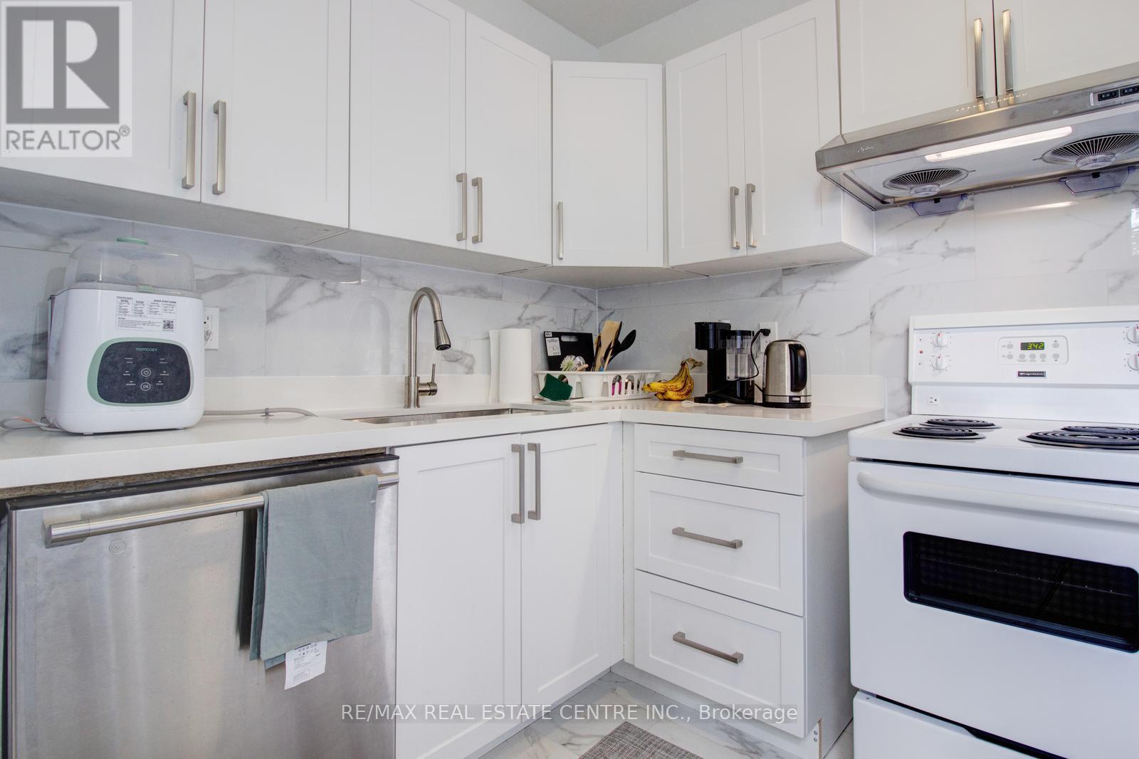 49 Wentworth #upper Street, Hamilton, Ontario  L8L 5V3 - Photo 11 - X12459408