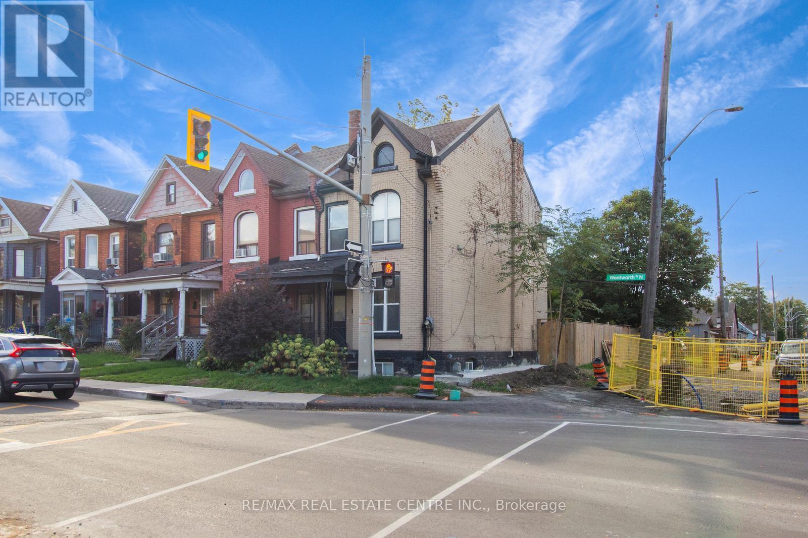 49 Wentworth #upper Street, Hamilton, Ontario  L8L 5V3 - Photo 2 - X12459408