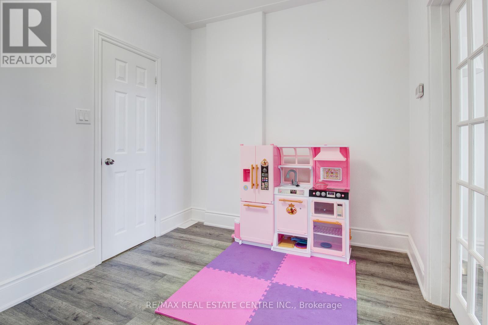 49 Wentworth #main Street, Hamilton, Ontario  L8L 5V3 - Photo 11 - X12459409