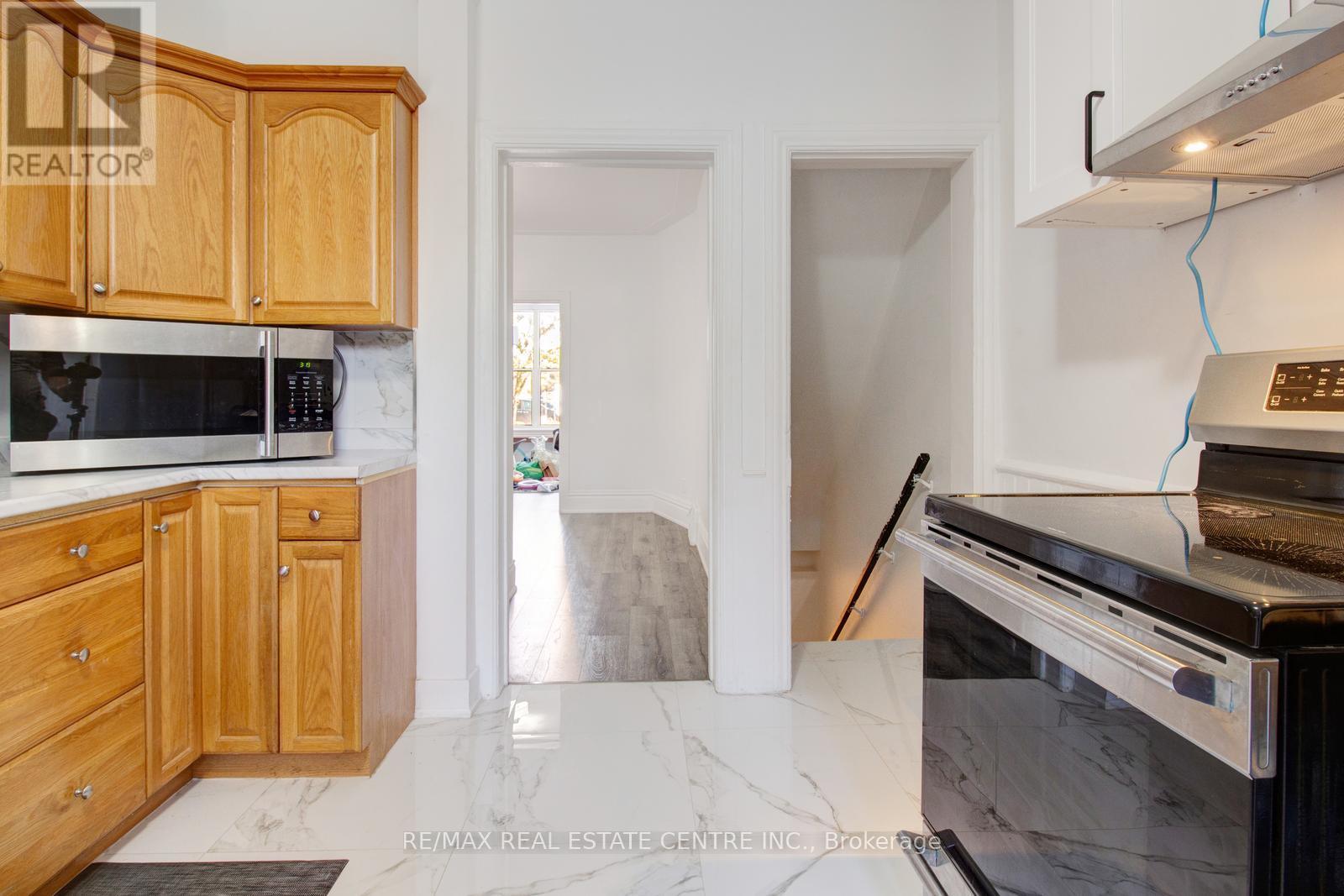 49 Wentworth #main Street, Hamilton, Ontario  L8L 5V3 - Photo 15 - X12459409