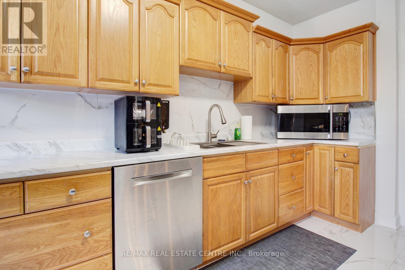 49 Wentworth #main Street, Hamilton, Ontario  L8L 5V3 - Photo 16 - X12459409