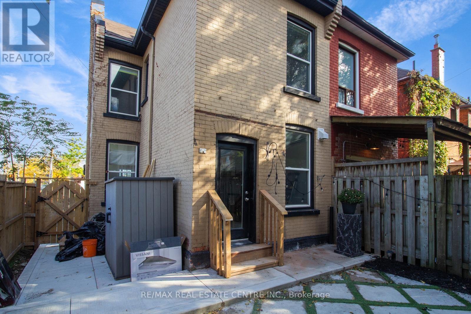 49 Wentworth #main Street, Hamilton, Ontario  L8L 5V3 - Photo 3 - X12459409