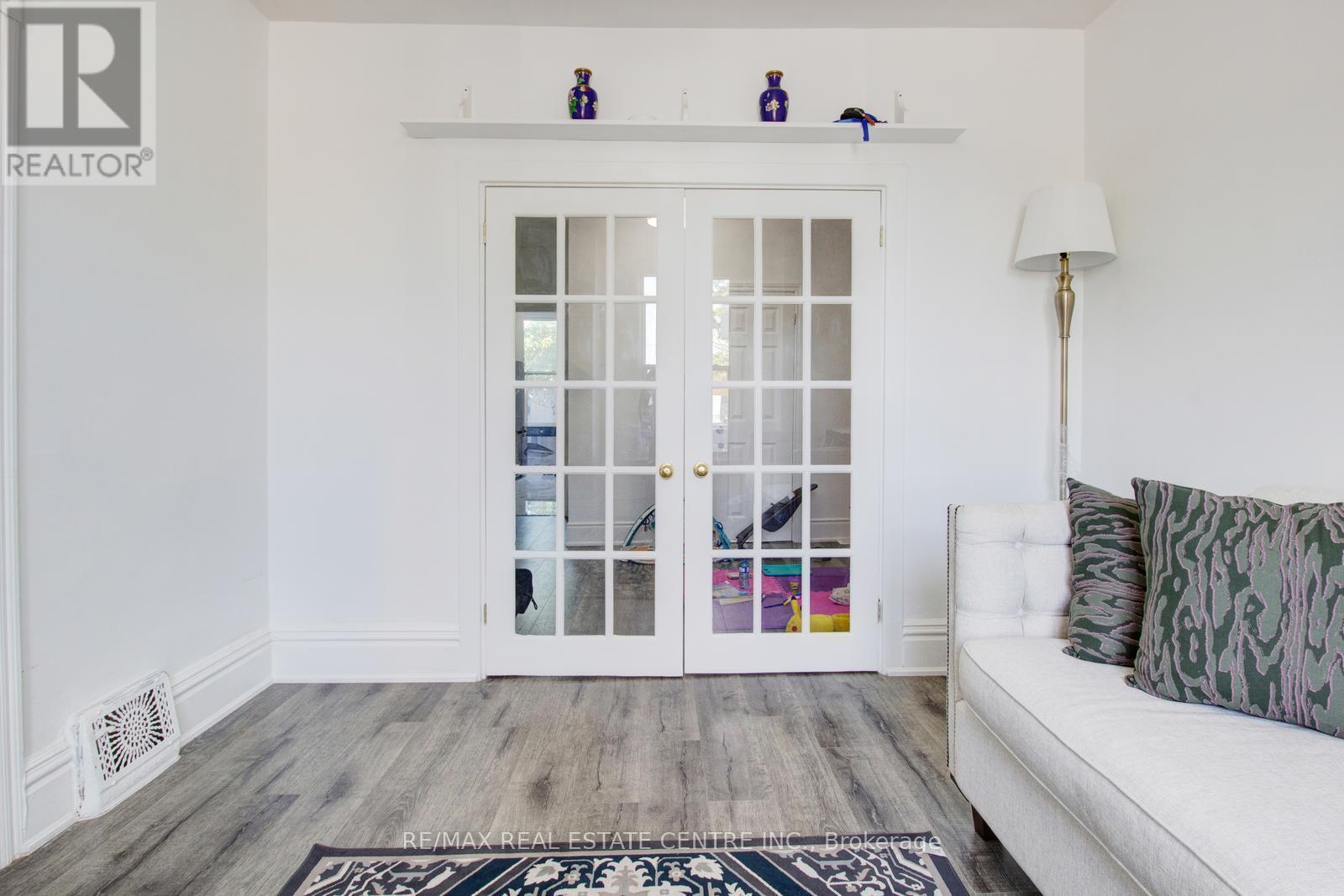 49 Wentworth #main Street, Hamilton, Ontario  L8L 5V3 - Photo 8 - X12459409