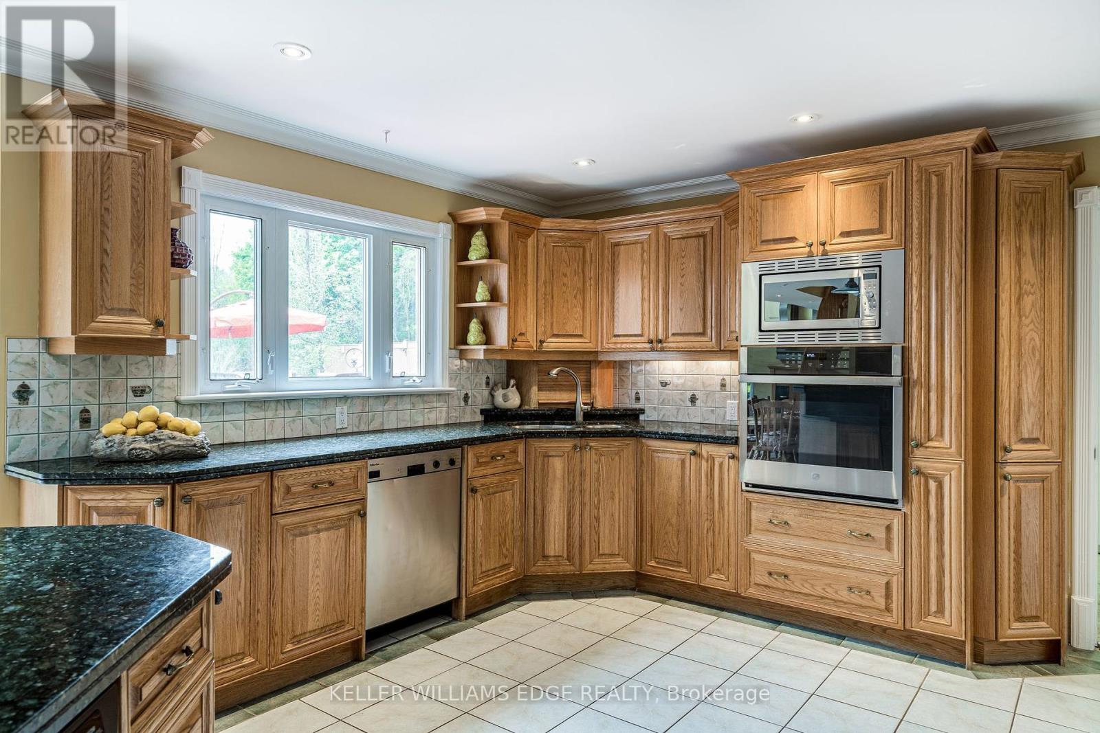 57 Kennedy Road, Caledon, Ontario  L7C 2M7 - Photo 18 - W12092509