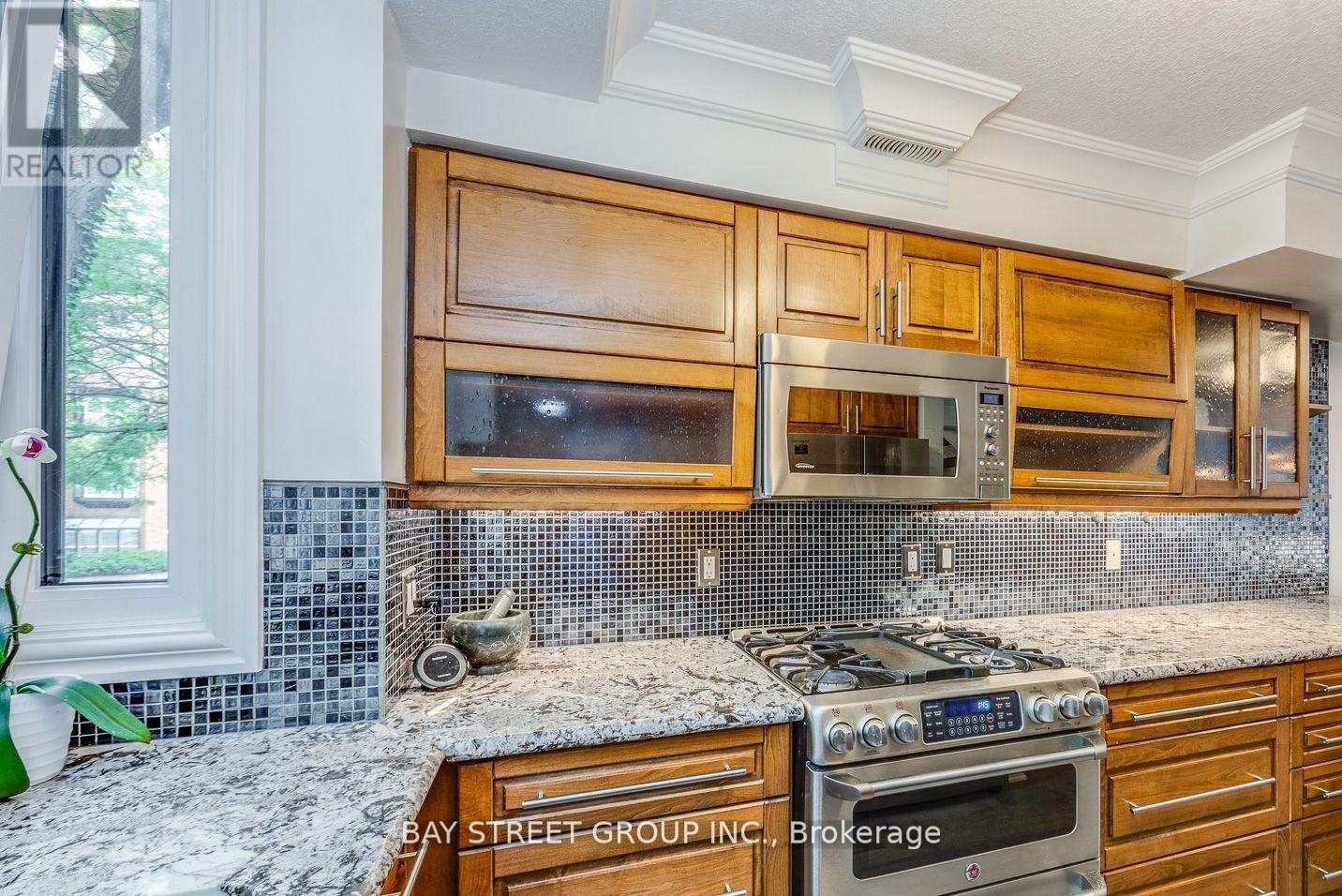 Room 2 - 217 Mutual Street, Toronto, Ontario  M5B 2B4 - Photo 7 - C12459418