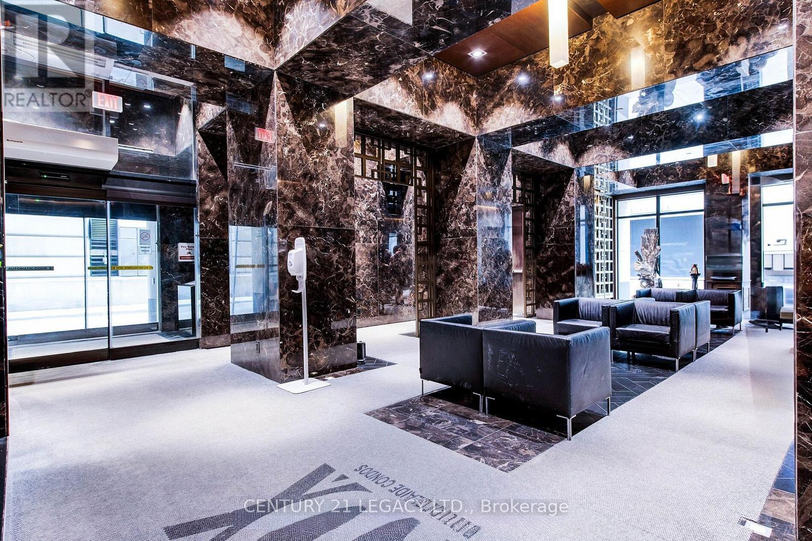 4201 - 70 Temperance Street, Toronto, Ontario  M5H 0B1 - Photo 3 - C12459422