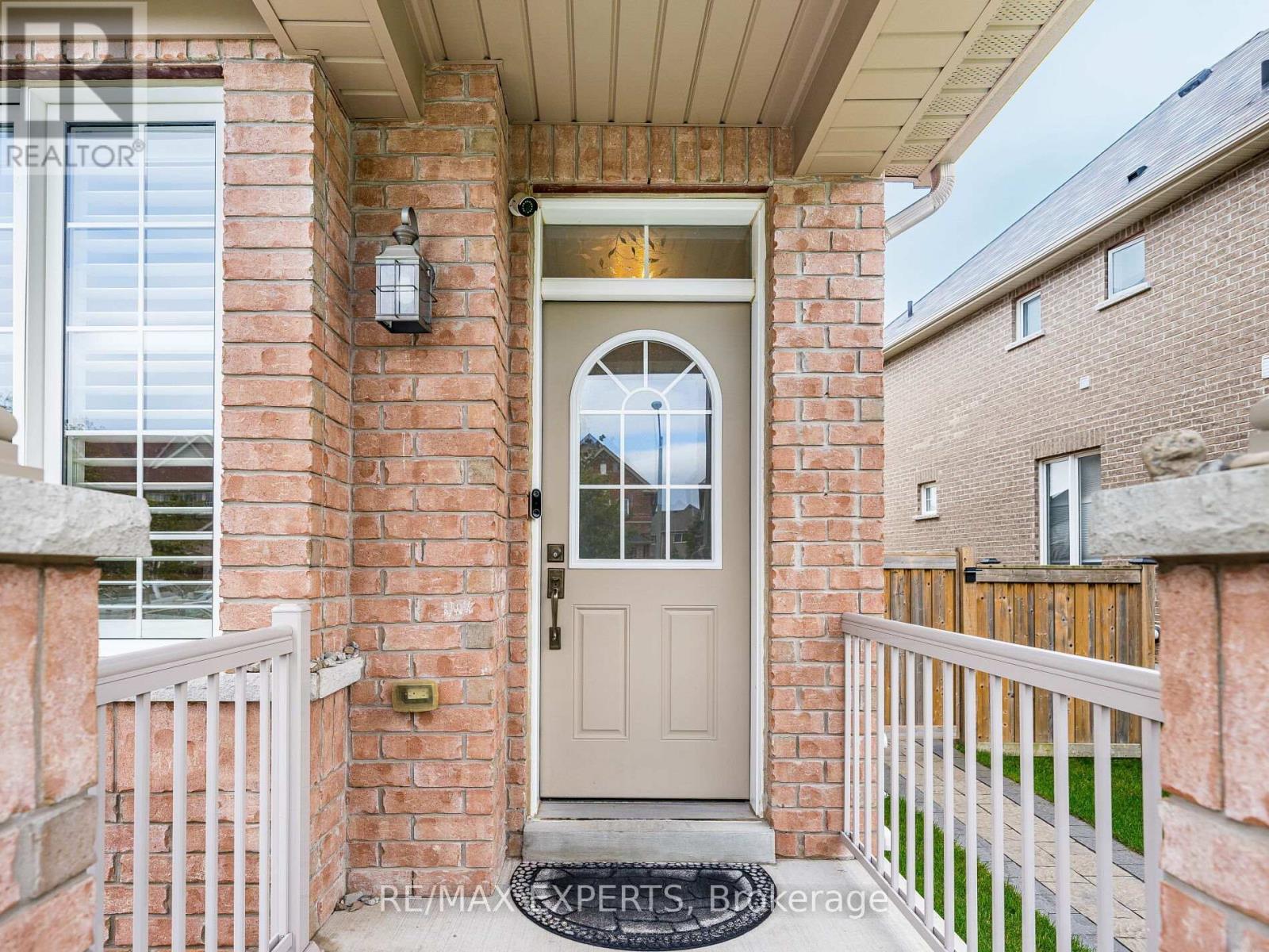 46 Jackson Drive, New Tecumseth, Ontario  L0G 1W0 - Photo 4 - N12459420