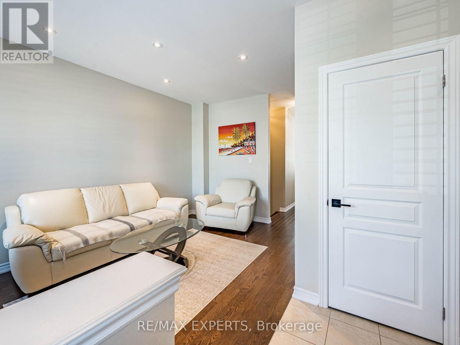 46 Jackson Drive, New Tecumseth, Ontario  L0G 1W0 - Photo 6 - N12459420