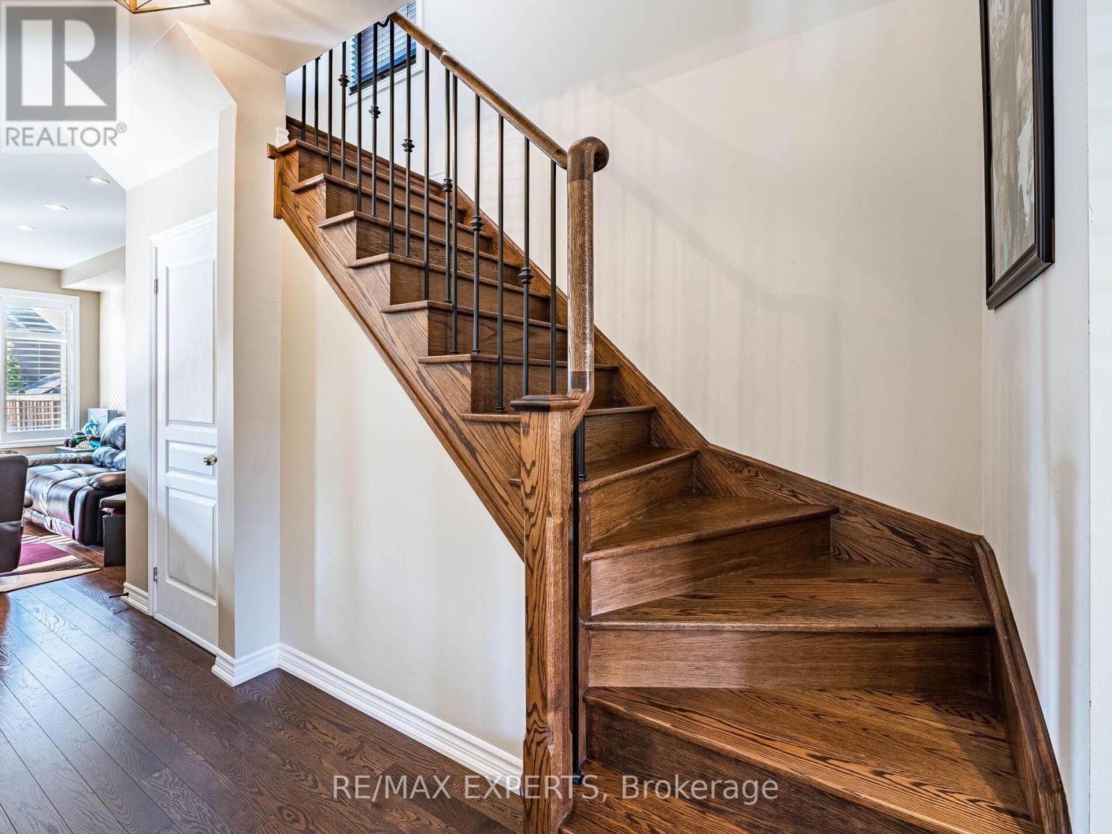 46 Jackson Drive, New Tecumseth, Ontario  L0G 1W0 - Photo 10 - N12459421