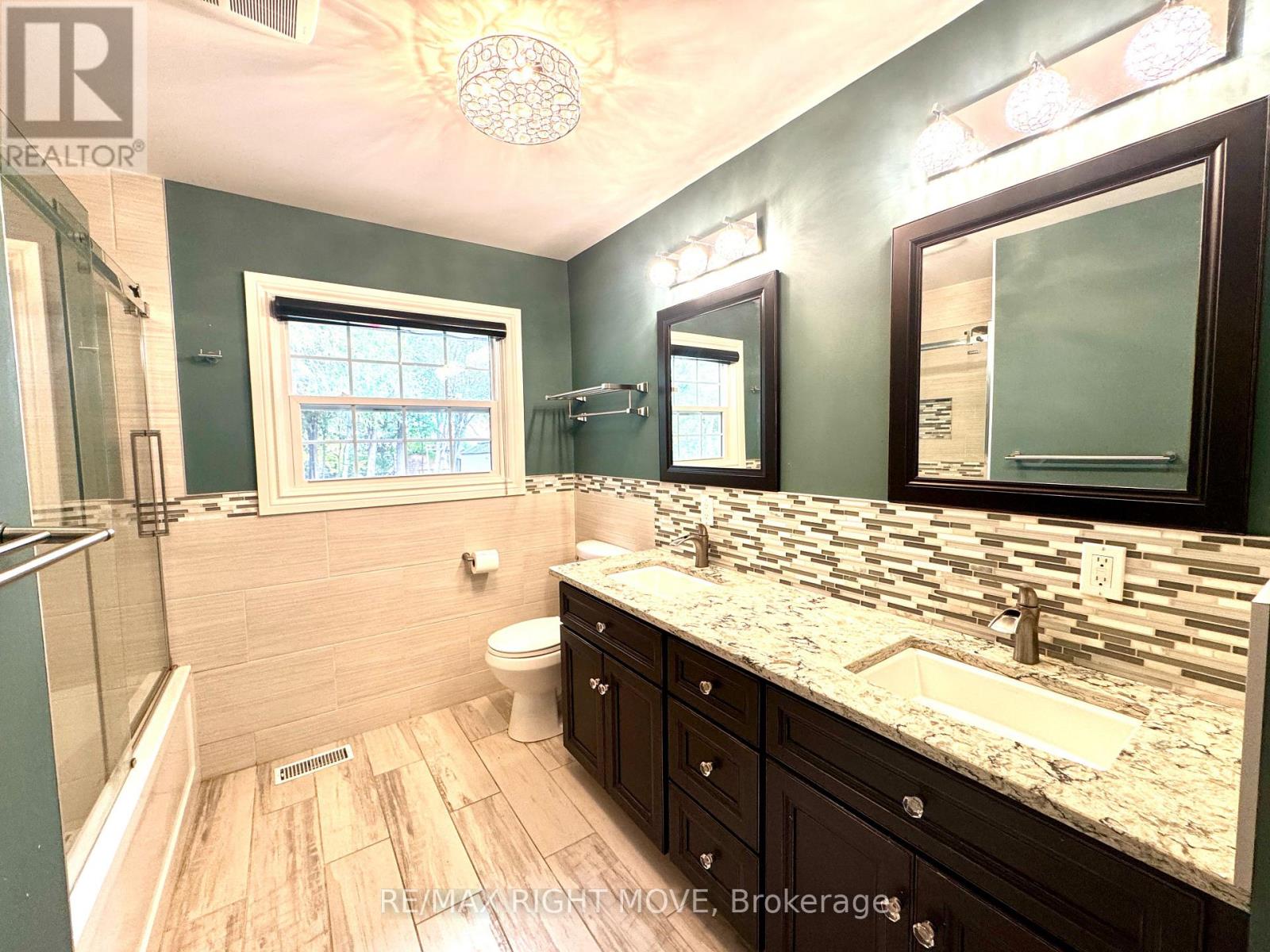 234 Oak Street, Clearview, Ontario  L0M 1S0 - Photo 15 - S12459413