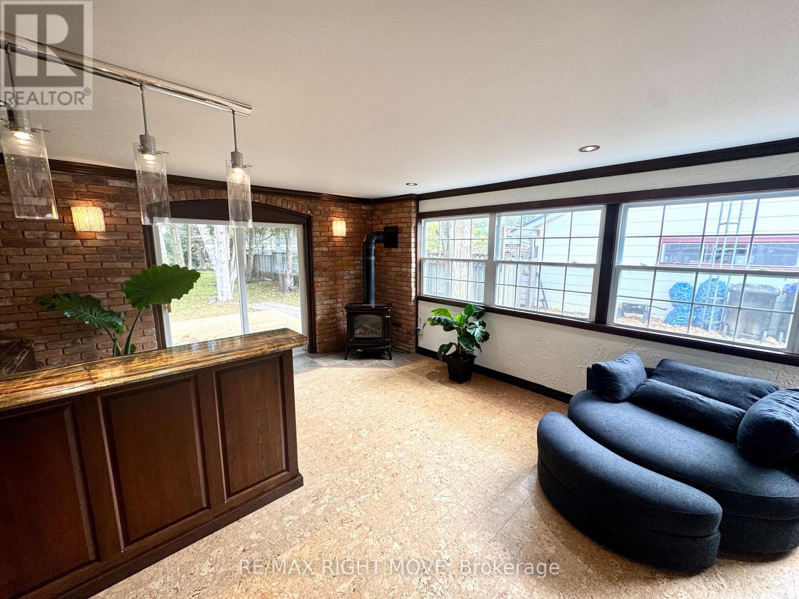 234 Oak Street, Clearview, Ontario  L0M 1S0 - Photo 21 - S12459413