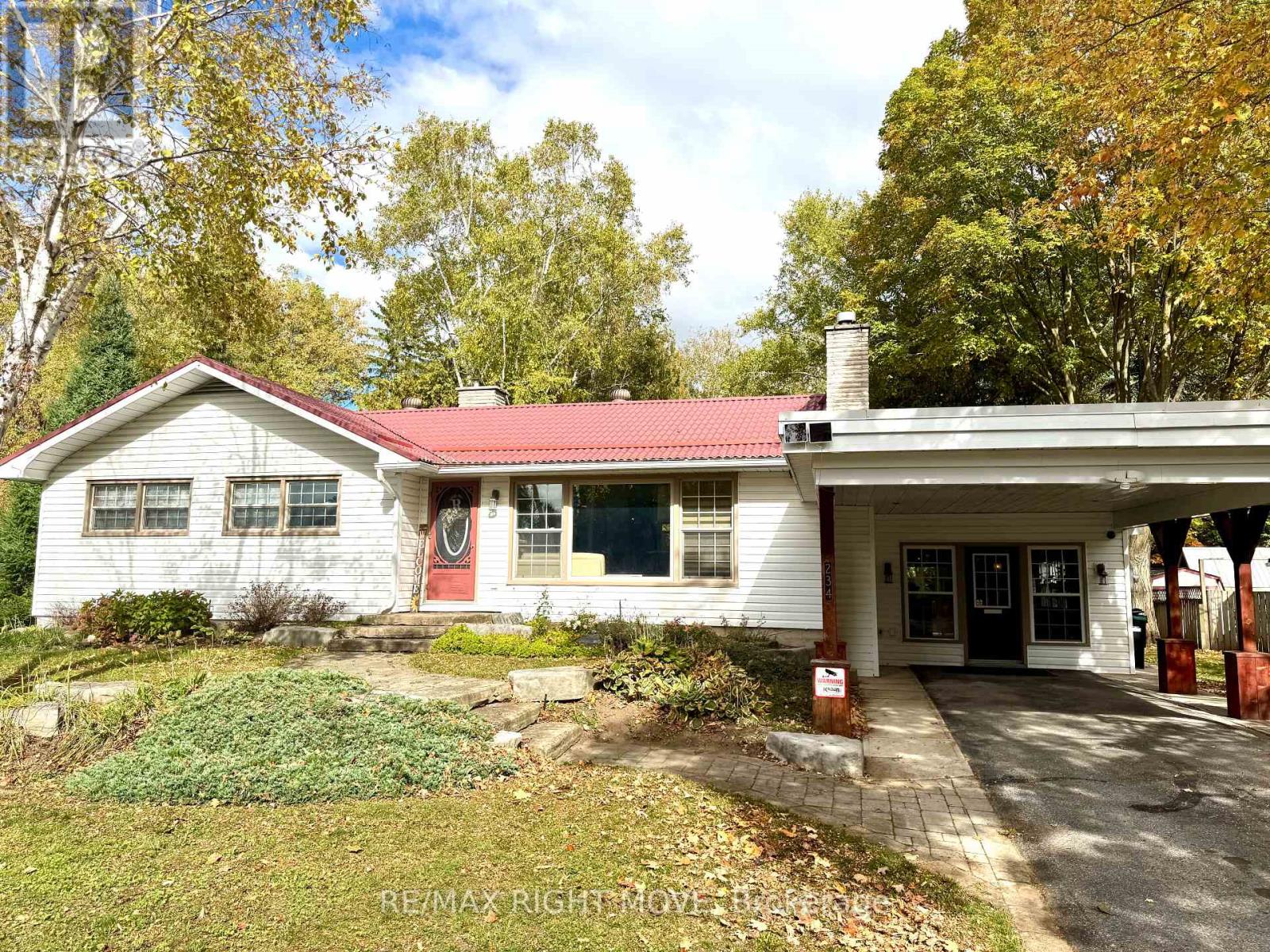 234 Oak Street, Clearview, Ontario  L0M 1S0 - Photo 3 - S12459413