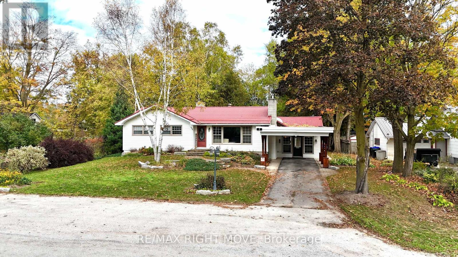234 Oak Street, Clearview, Ontario  L0M 1S0 - Photo 4 - S12459413