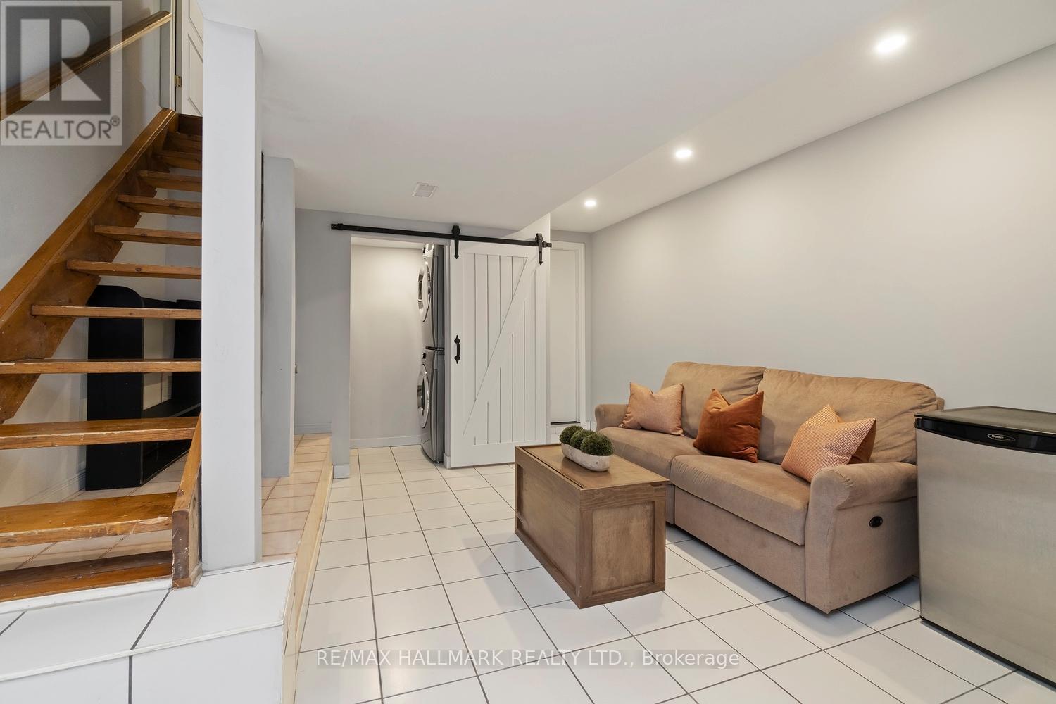 646 Beresford Avenue, Toronto, Ontario  M6S 3C3 - Photo 11 - W12459412