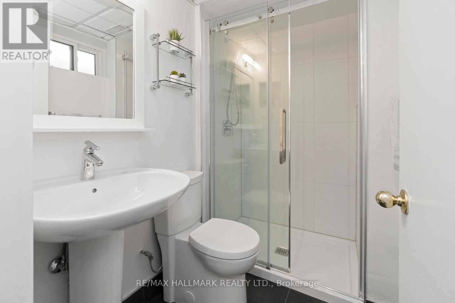 646 Beresford Avenue, Toronto, Ontario  M6S 3C3 - Photo 12 - W12459412