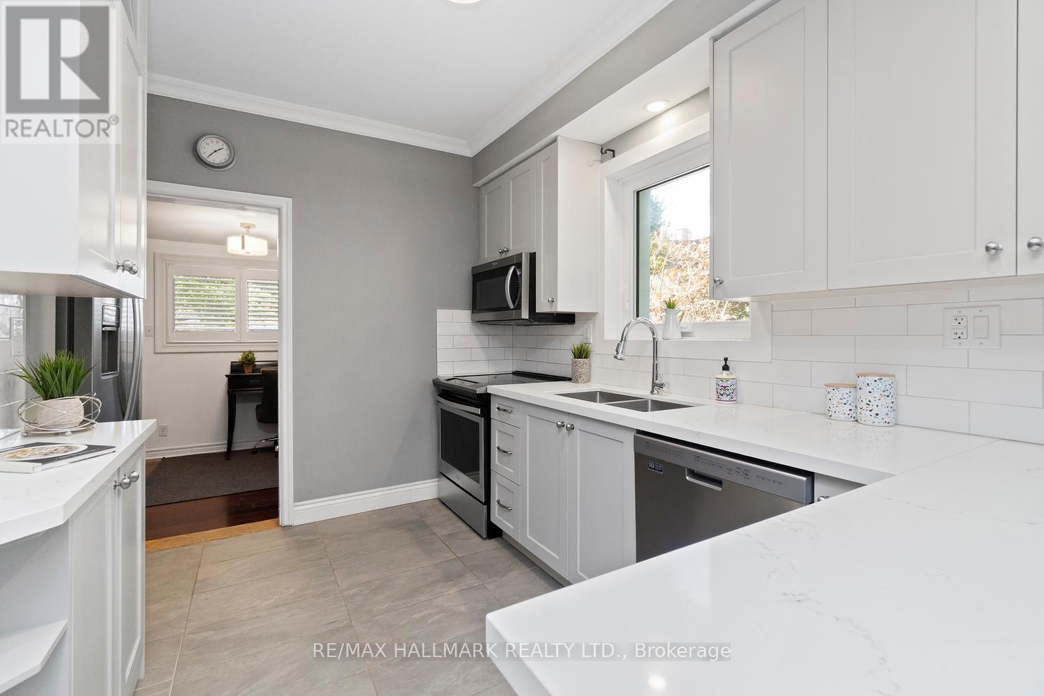 646 Beresford Avenue, Toronto, Ontario  M6S 3C3 - Photo 19 - W12459412