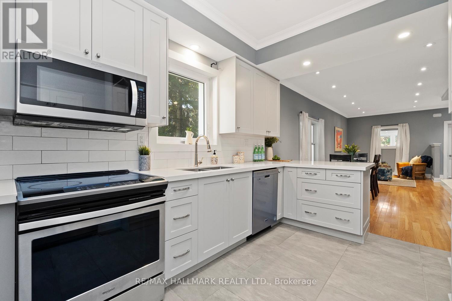 646 Beresford Avenue, Toronto, Ontario  M6S 3C3 - Photo 20 - W12459412