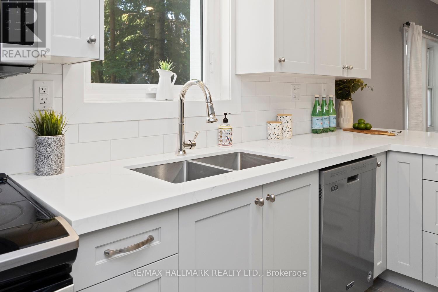 646 Beresford Avenue, Toronto, Ontario  M6S 3C3 - Photo 31 - W12459412