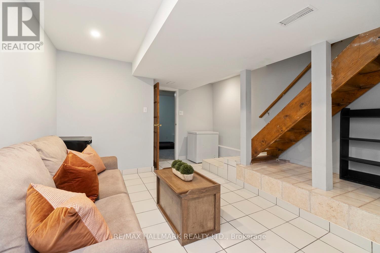 646 Beresford Avenue, Toronto, Ontario  M6S 3C3 - Photo 34 - W12459412