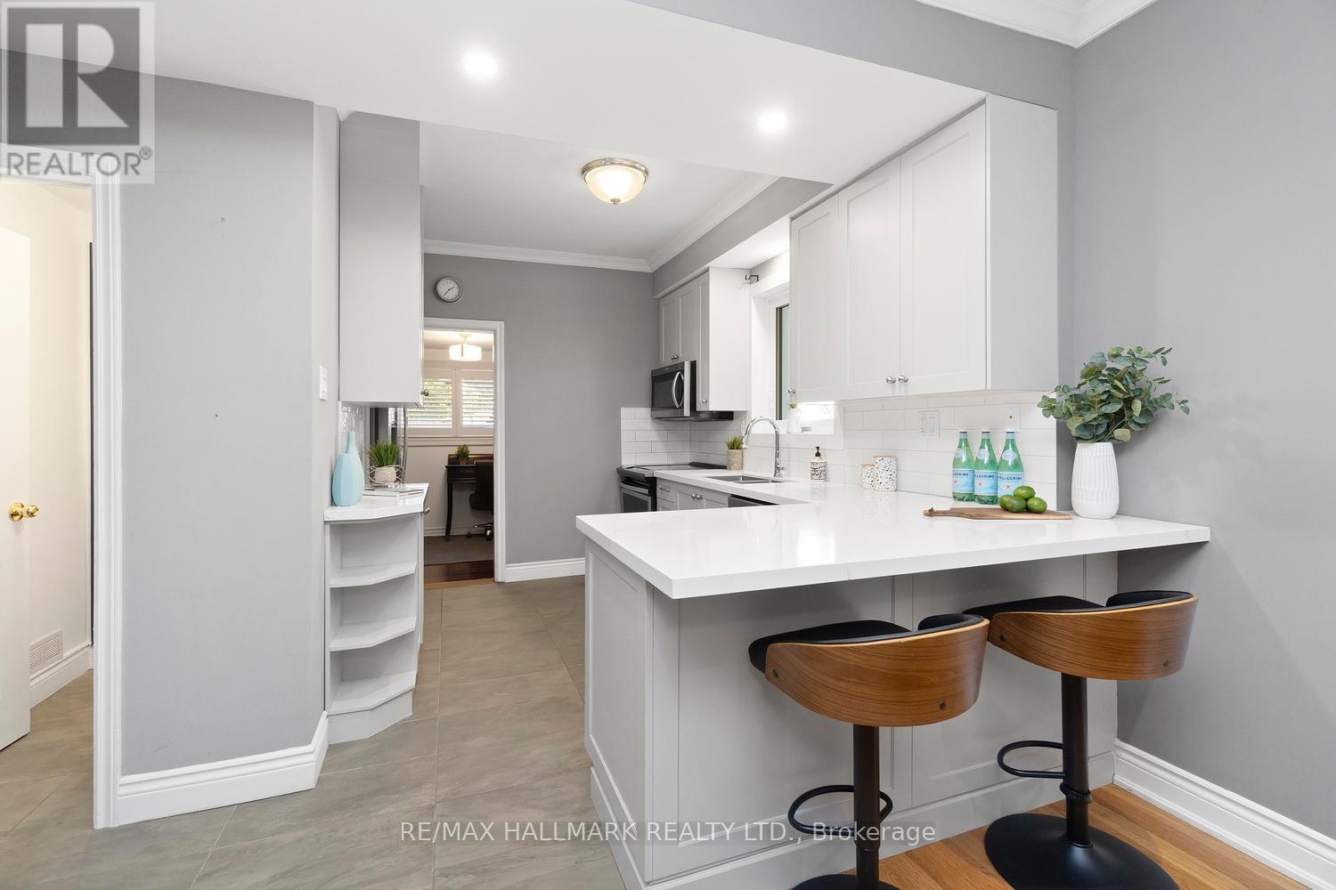 646 Beresford Avenue, Toronto, Ontario  M6S 3C3 - Photo 4 - W12459412