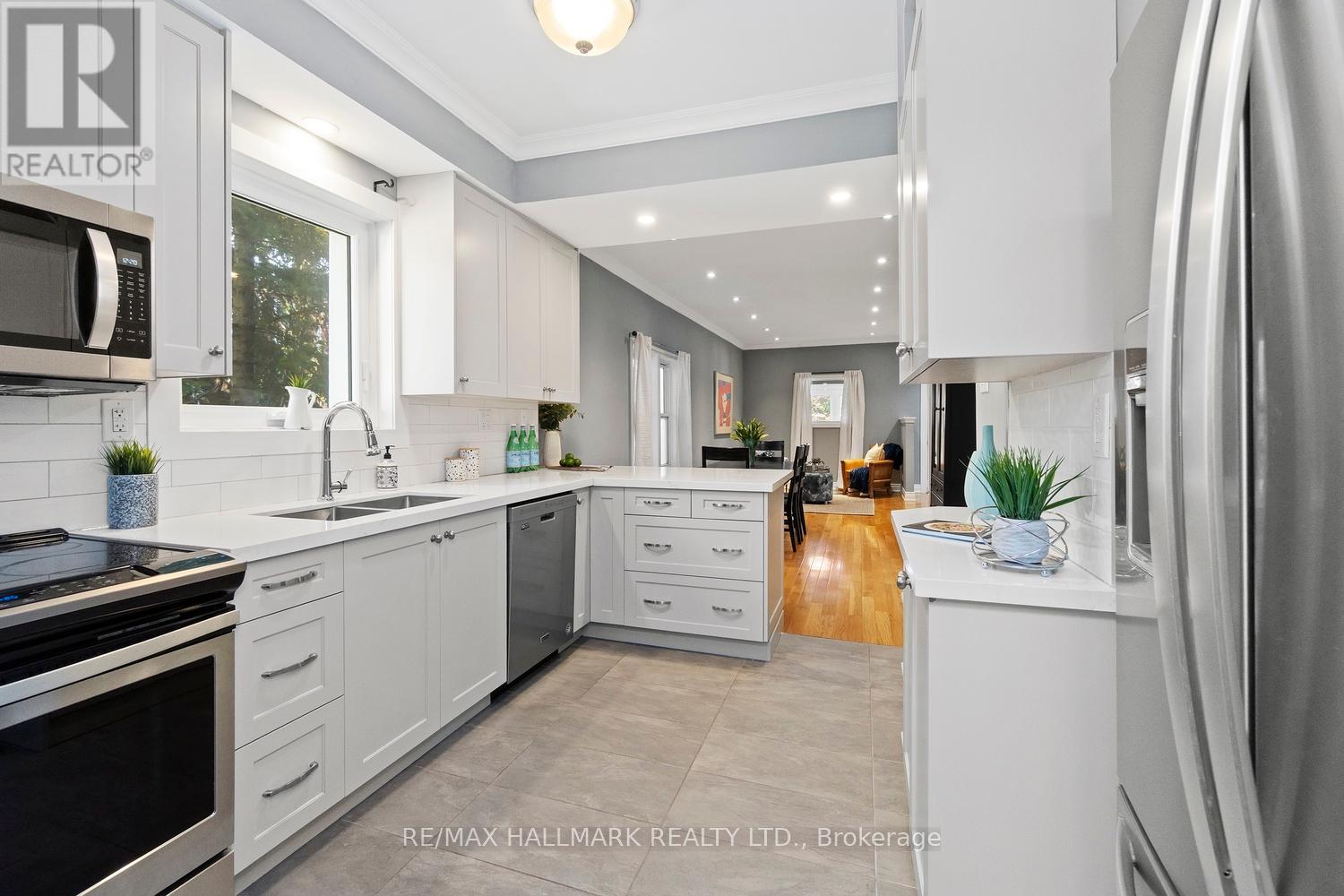 646 Beresford Avenue, Toronto, Ontario  M6S 3C3 - Photo 5 - W12459412