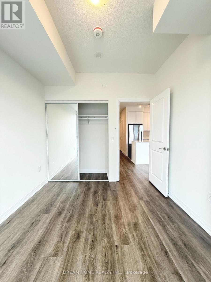 2304 - 15 Watergarden Drive, Mississauga, Ontario  L5R 0H4 - Photo 13 - W12459423