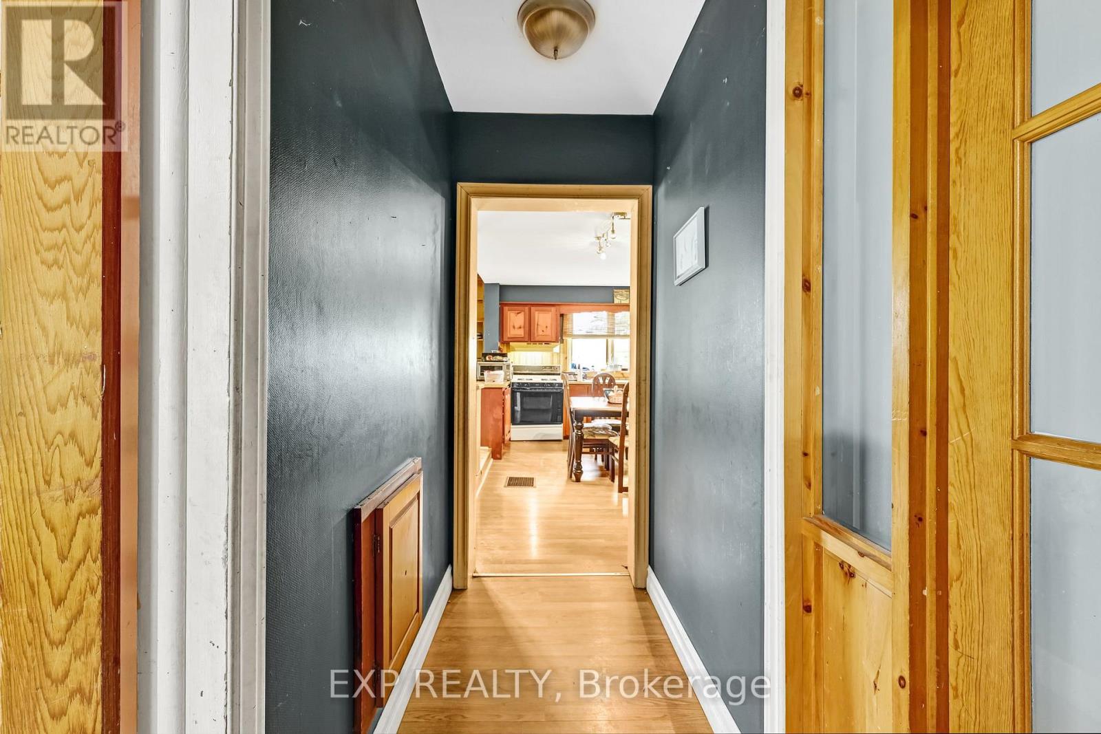 Photo 11 of 48 for 56 Victoria Avenue E