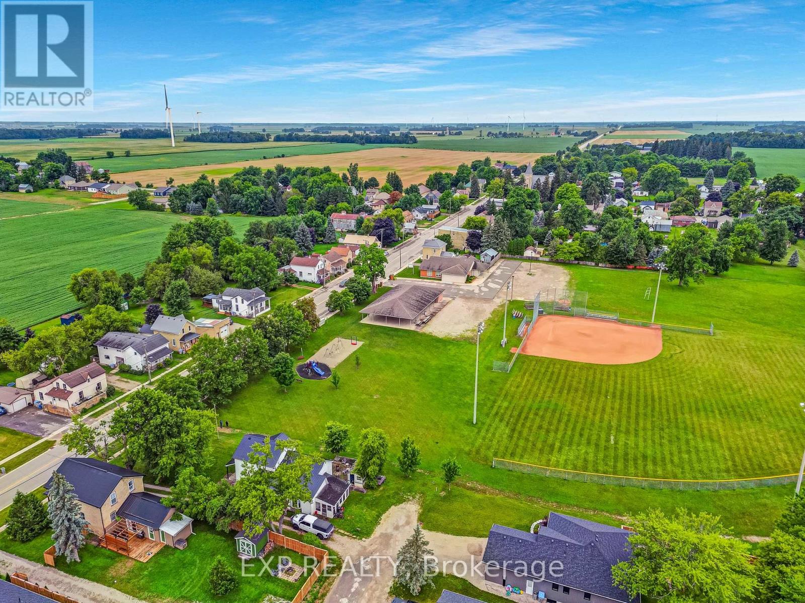 Photo 2 of 48 for 56 Victoria Avenue E