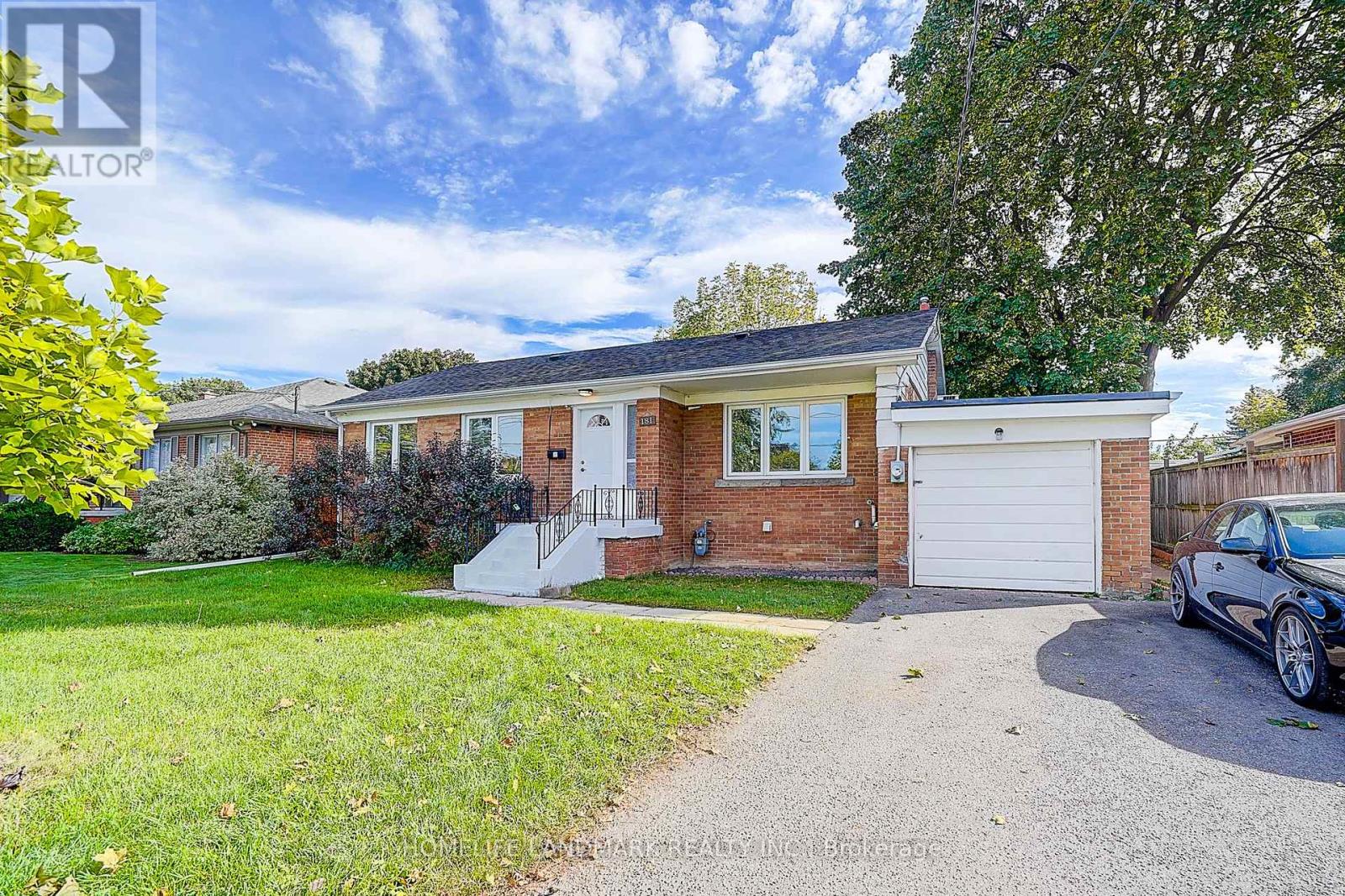 181 SEARLE AVENUE, Toronto, Ontario