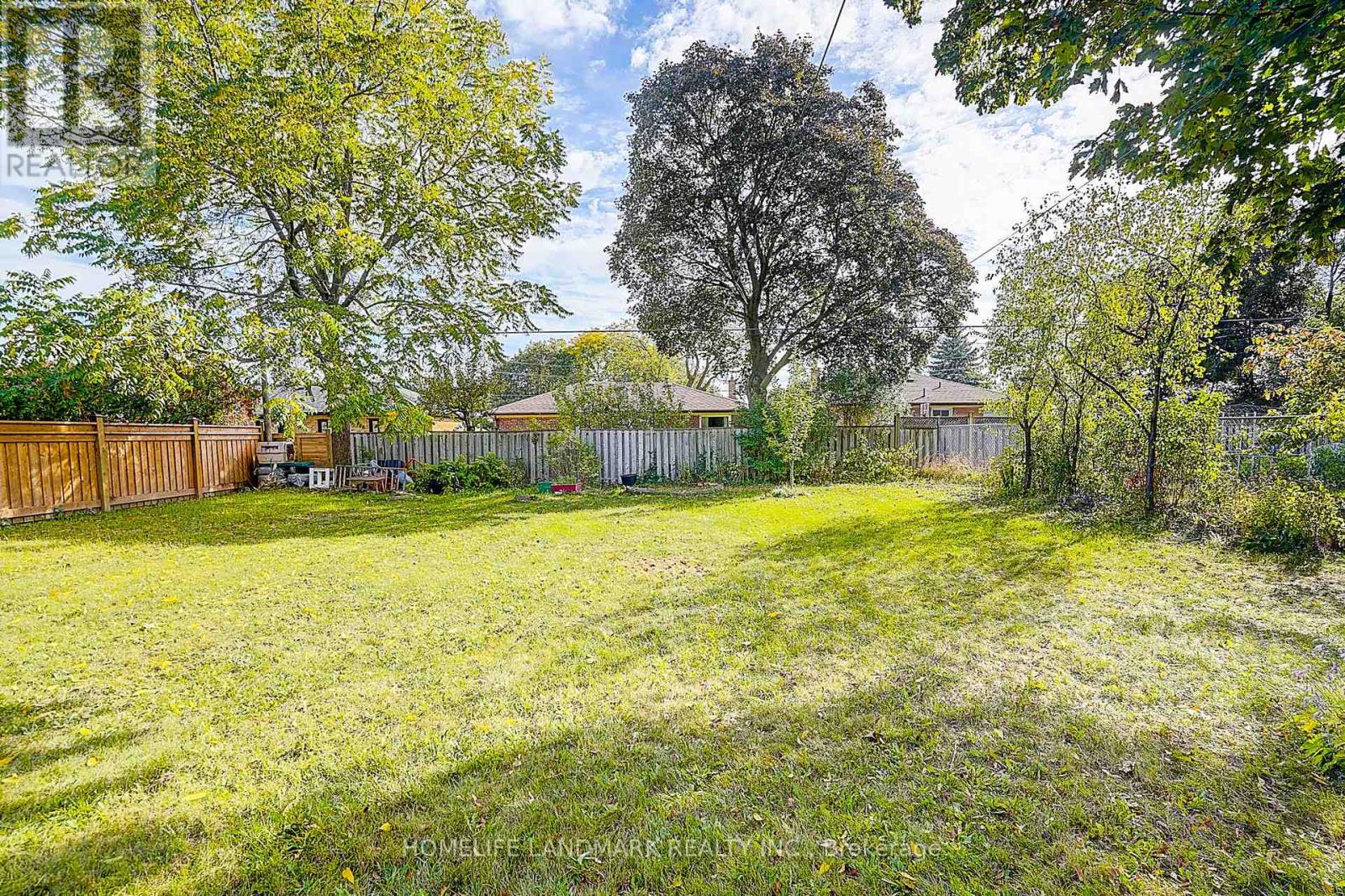 181 Searle Avenue, Toronto, Ontario  M3H 4B5 - Photo 4 - C12459428