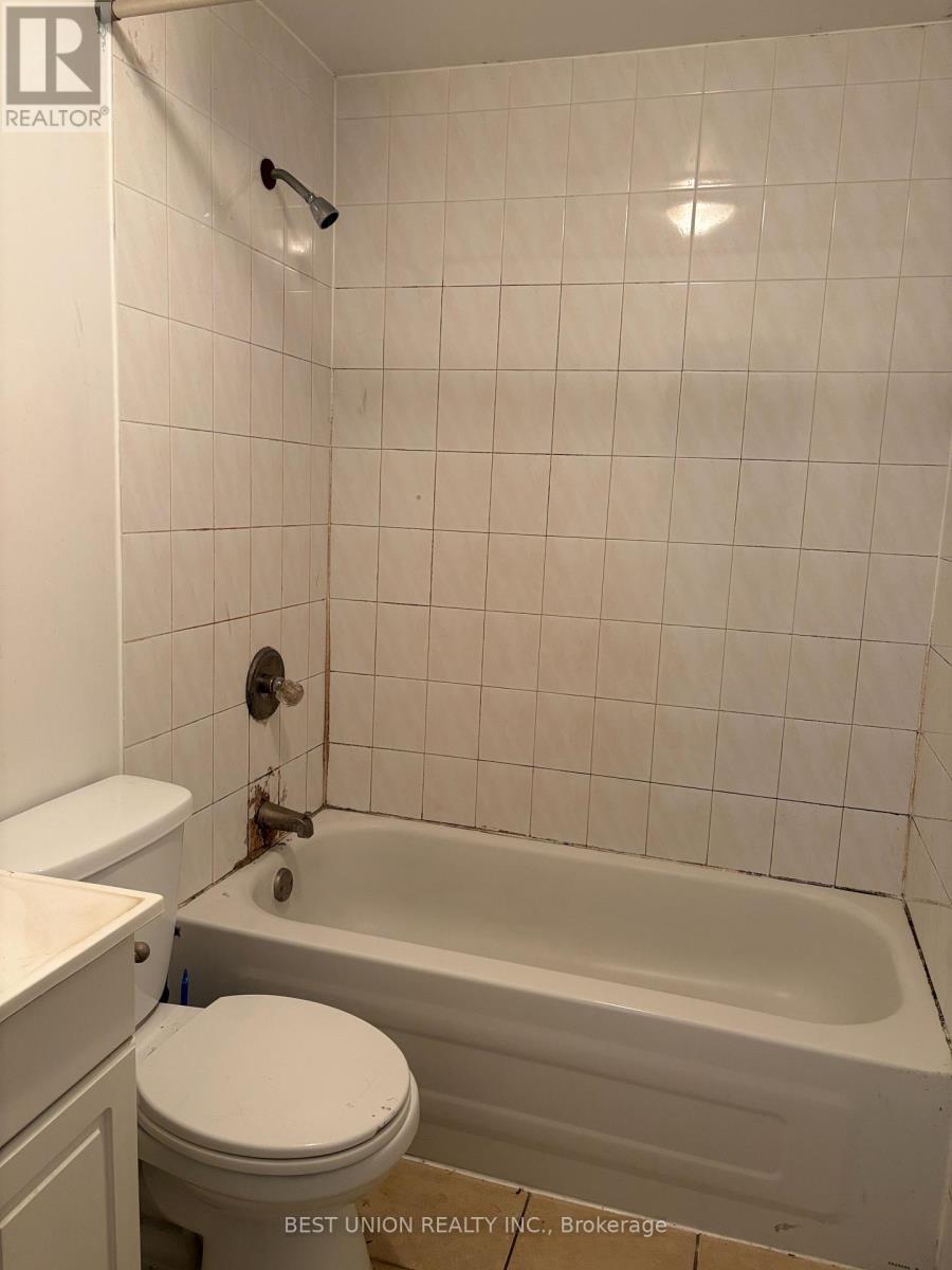 Lower Unit - 299 Goldenwood Road E, Toronto, Ontario  M2M 4A8 - Photo 10 - C12459429