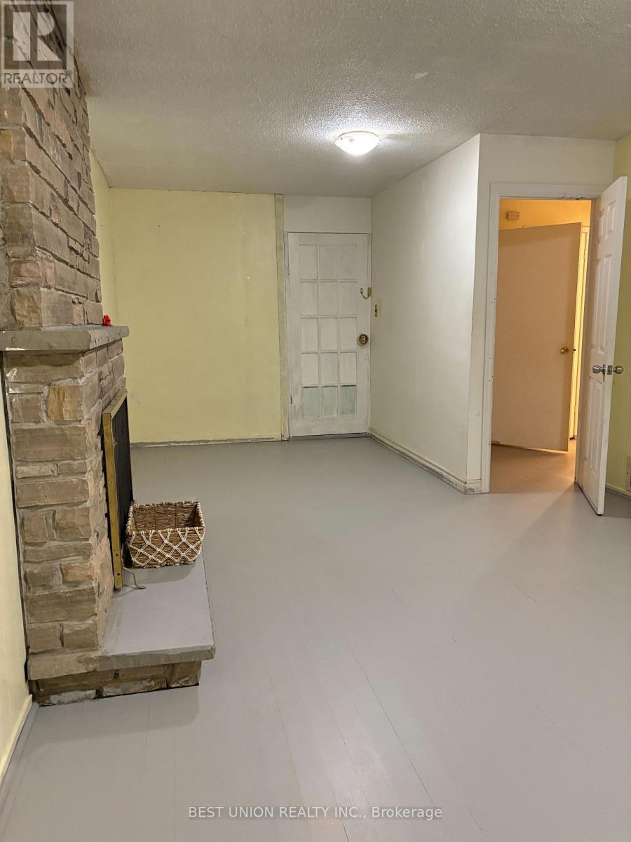 Lower Unit - 299 Goldenwood Road E, Toronto, Ontario  M2M 4A8 - Photo 3 - C12459429