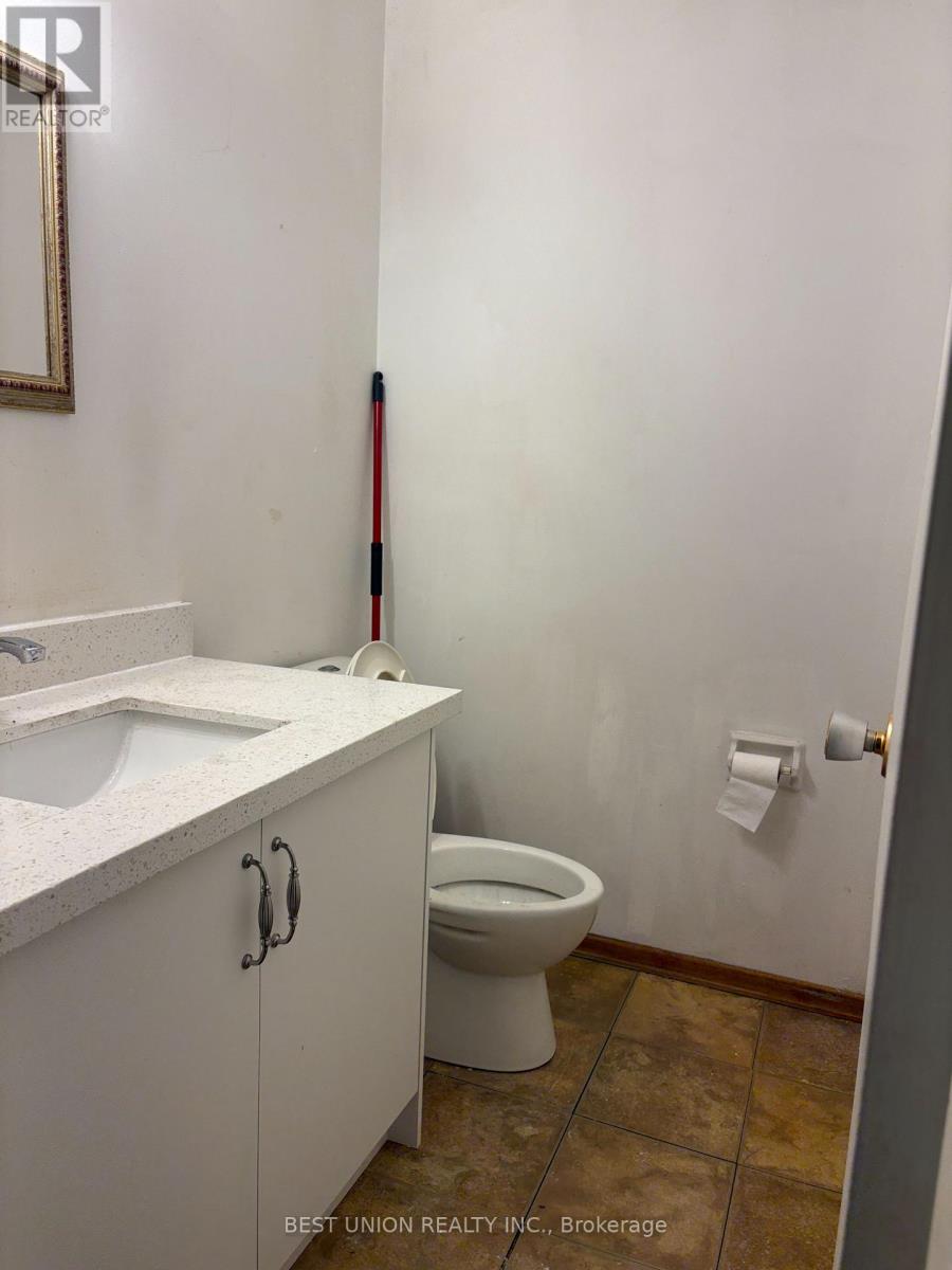 Lower Unit - 299 Goldenwood Road E, Toronto, Ontario  M2M 4A8 - Photo 4 - C12459429