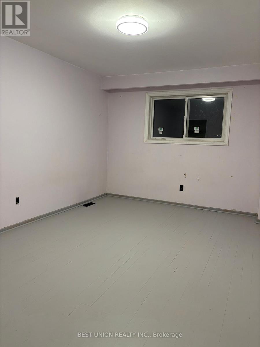 Lower Unit - 299 Goldenwood Road E, Toronto, Ontario  M2M 4A8 - Photo 6 - C12459429