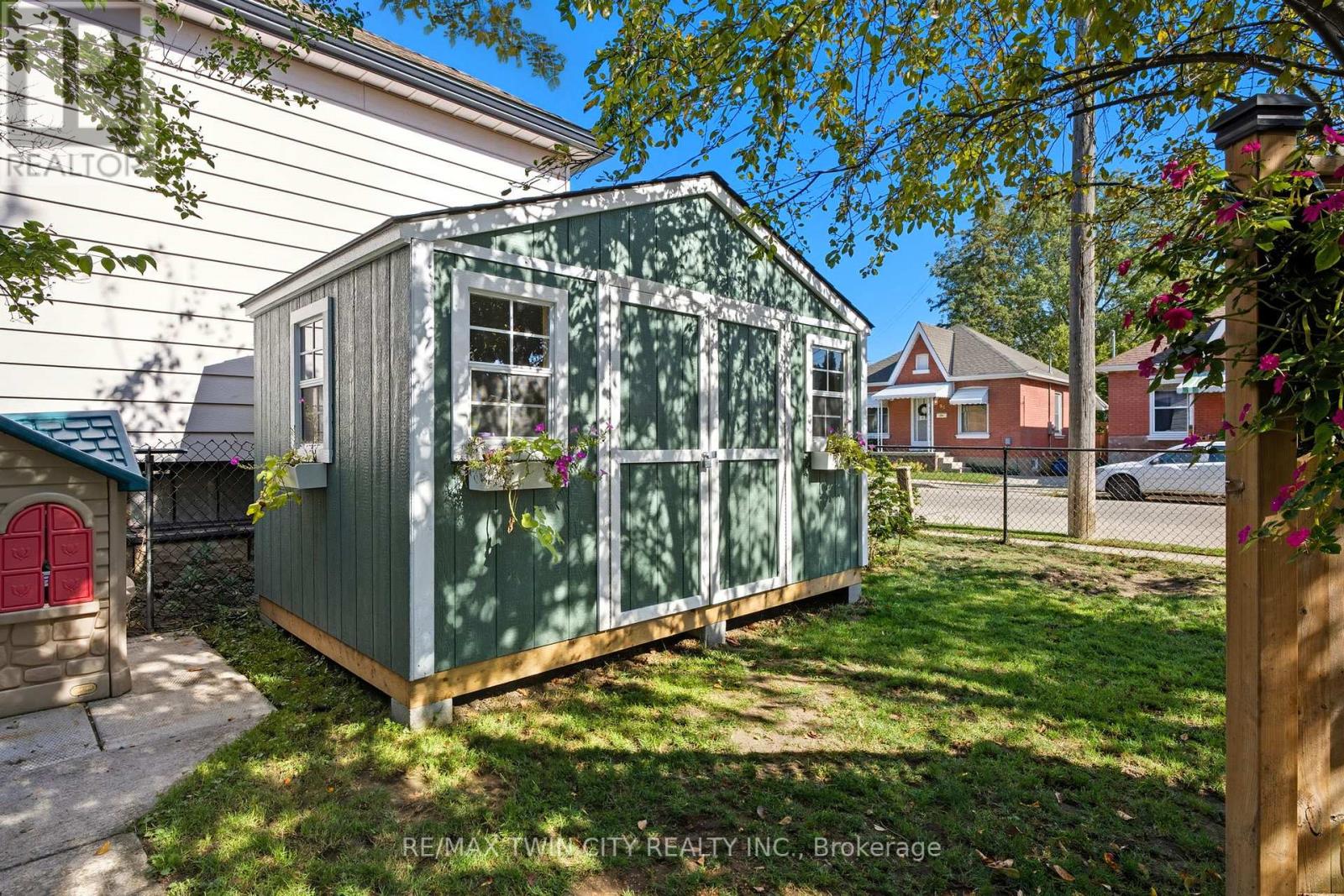 118 Mary Street, Brantford, Ontario  N3S 3B7 - Photo 24 - X12459432