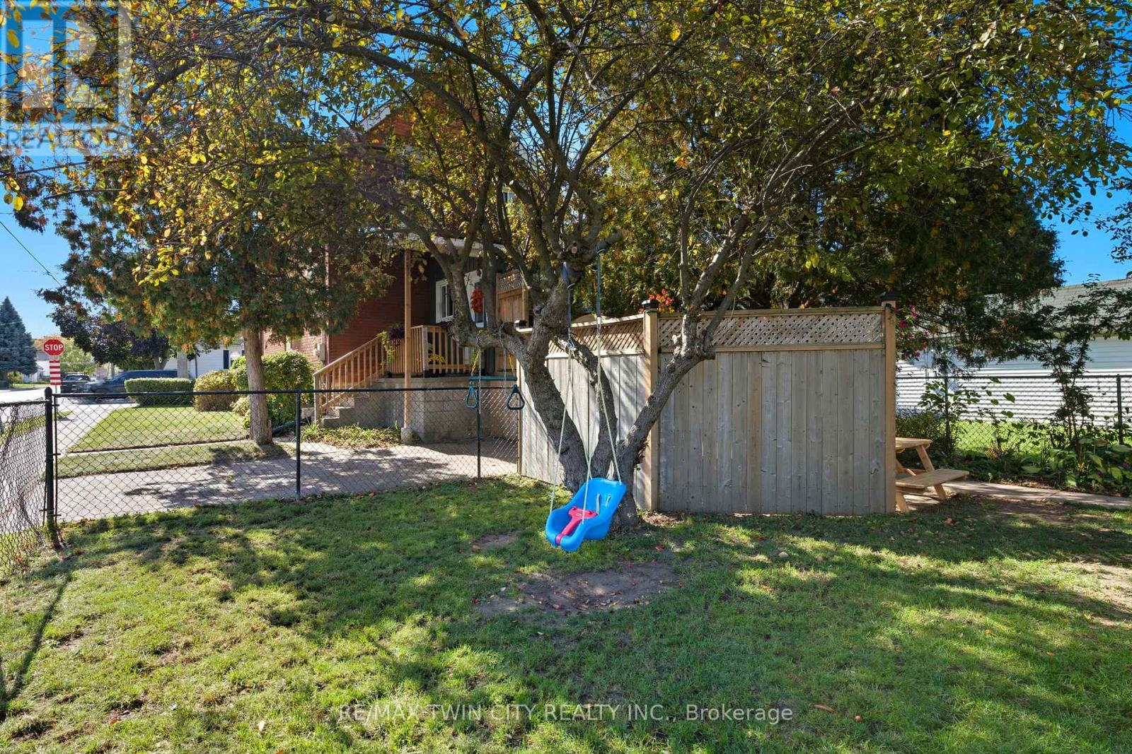 118 Mary Street, Brantford, Ontario  N3S 3B7 - Photo 25 - X12459432