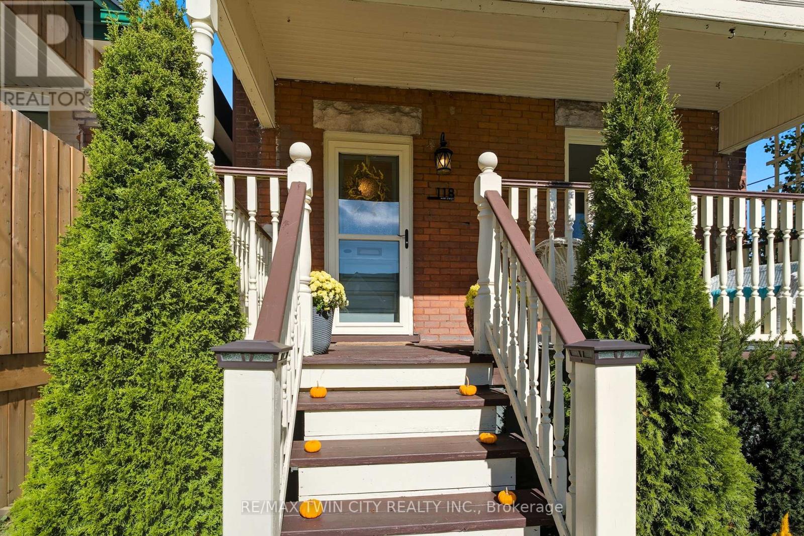 118 Mary Street, Brantford, Ontario  N3S 3B7 - Photo 3 - X12459432