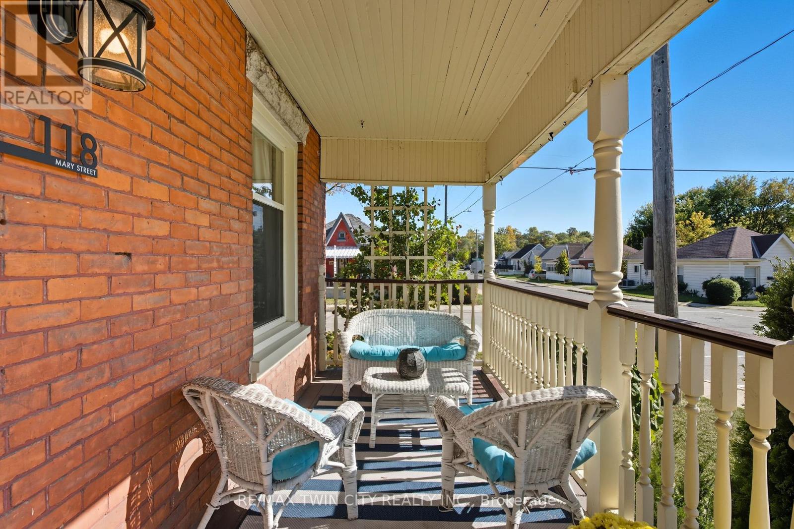 118 Mary Street, Brantford, Ontario  N3S 3B7 - Photo 4 - X12459432