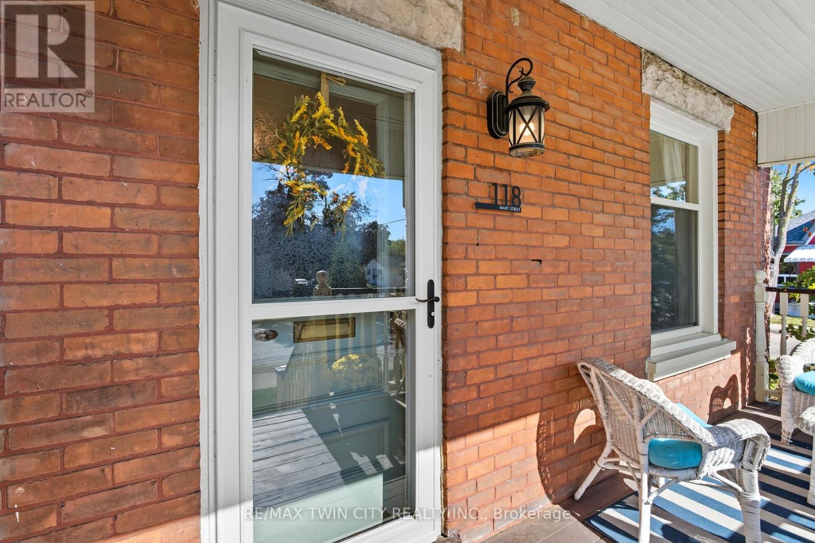 118 Mary Street, Brantford, Ontario  N3S 3B7 - Photo 5 - X12459432