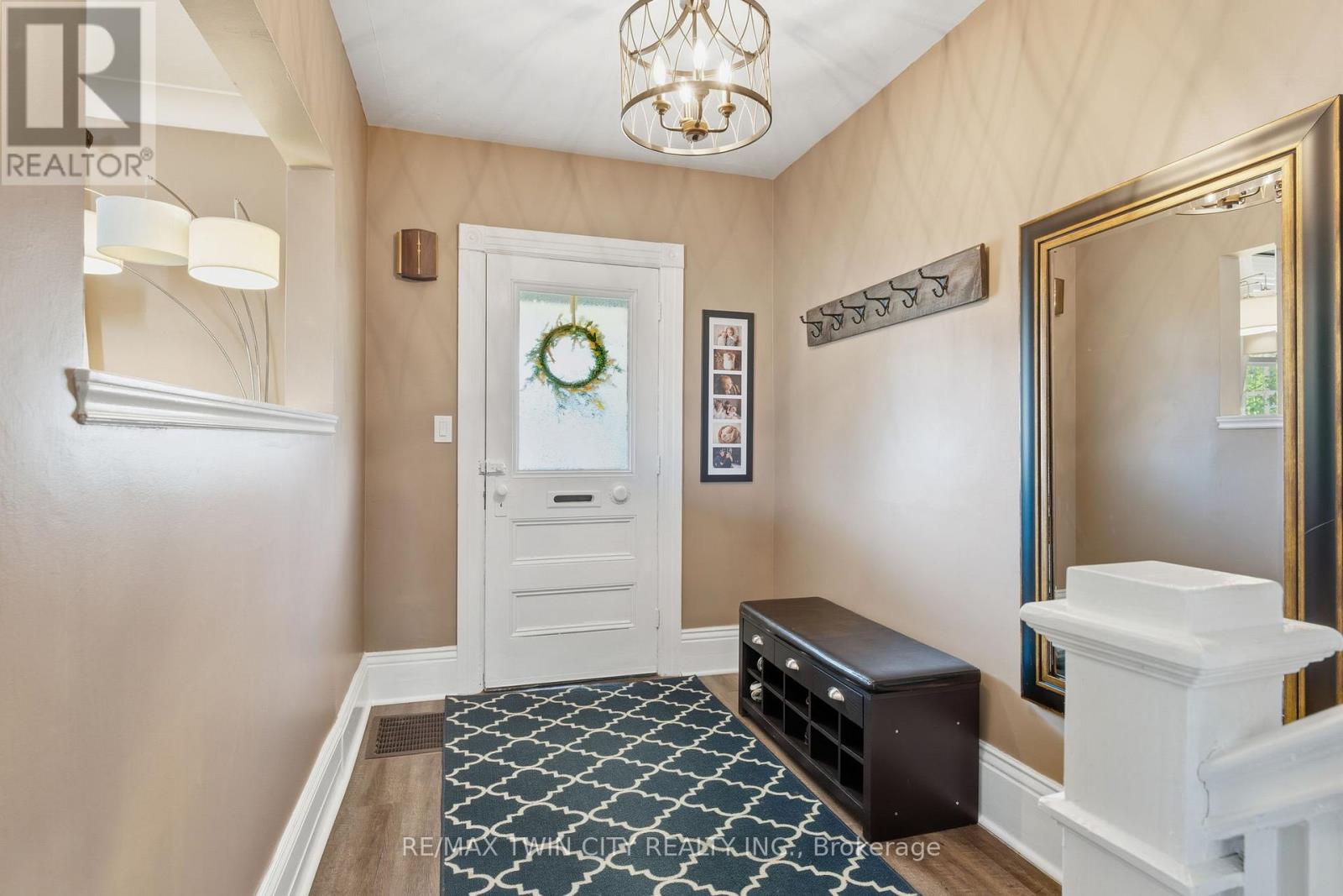 118 Mary Street, Brantford, Ontario  N3S 3B7 - Photo 6 - X12459432