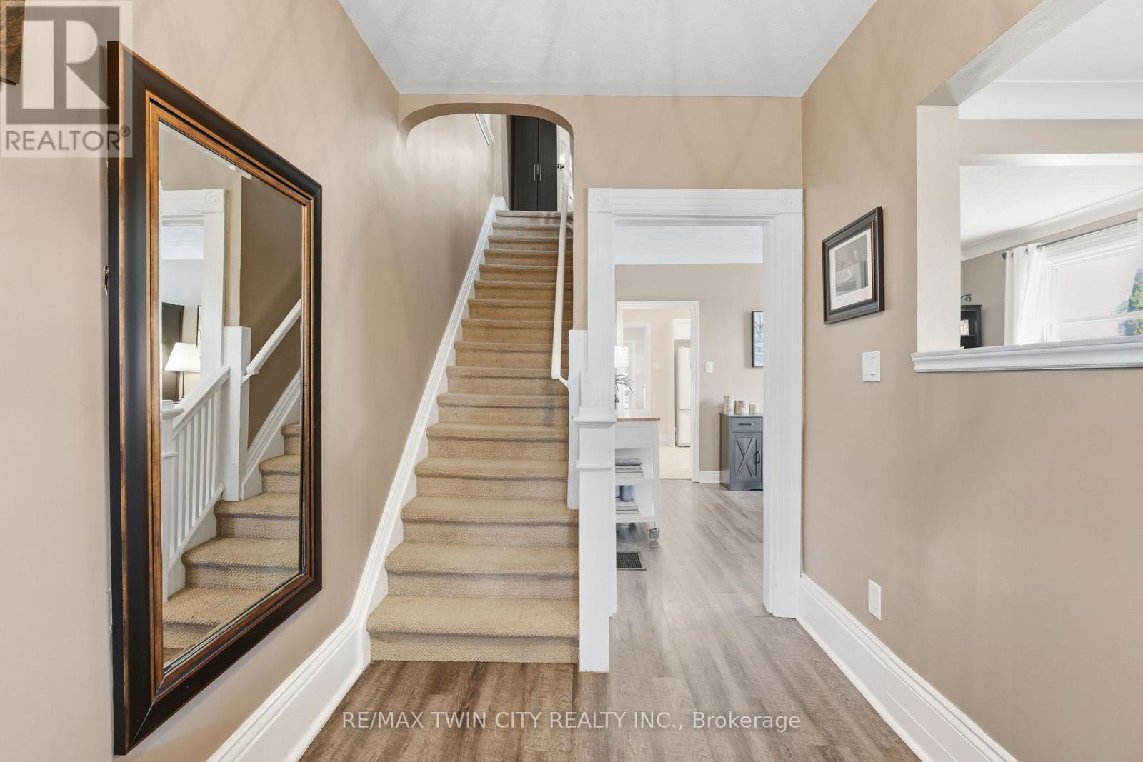 118 Mary Street, Brantford, Ontario  N3S 3B7 - Photo 7 - X12459432