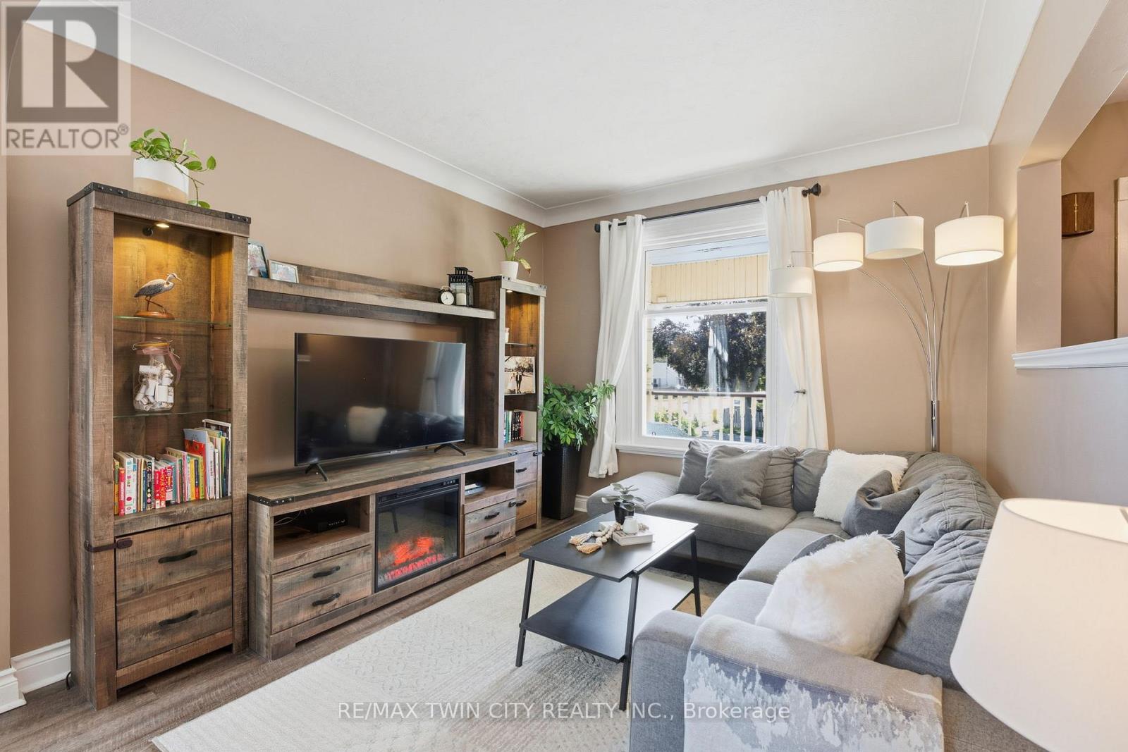 118 Mary Street, Brantford, Ontario  N3S 3B7 - Photo 8 - X12459432