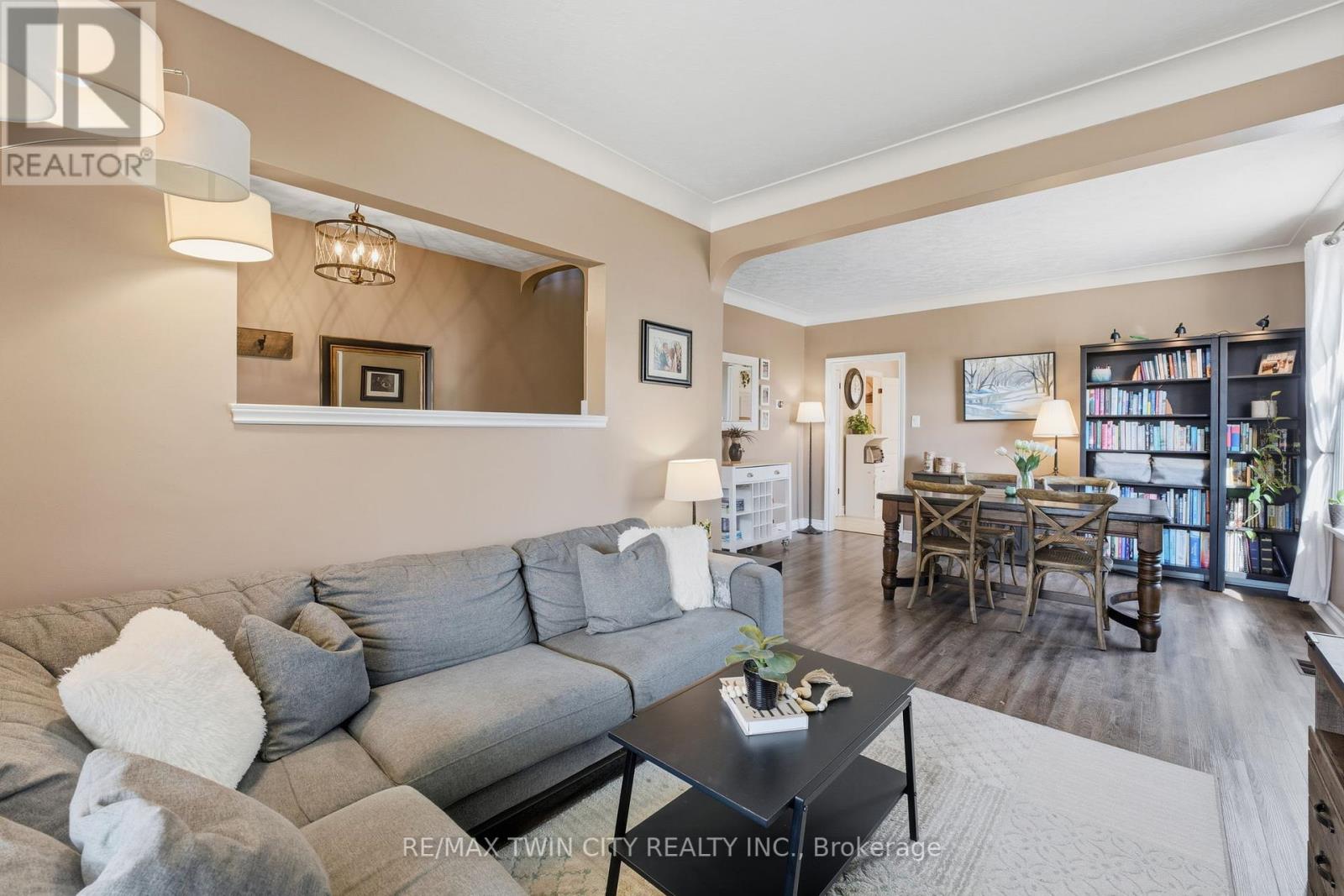 118 Mary Street, Brantford, Ontario  N3S 3B7 - Photo 9 - X12459432