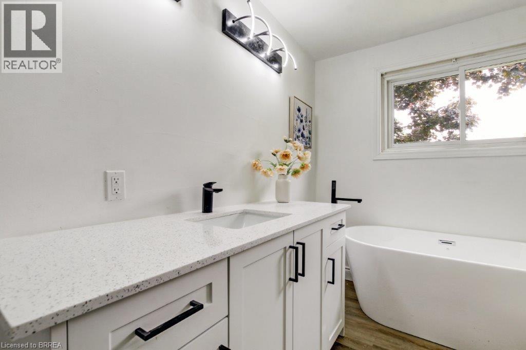 Photo 14 of 23 for 8 Rolph Street N