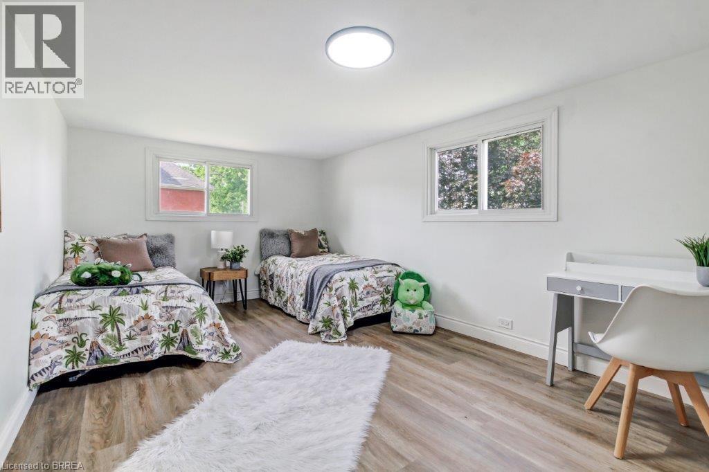 Photo 17 of 23 for 8 Rolph Street N