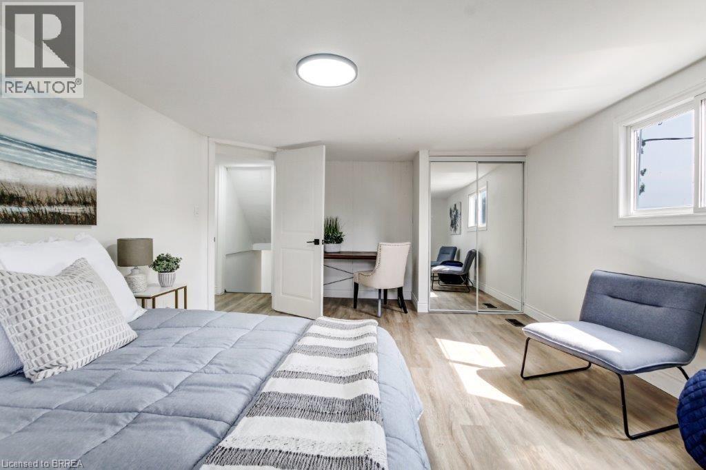 Photo 19 of 23 for 8 Rolph Street N